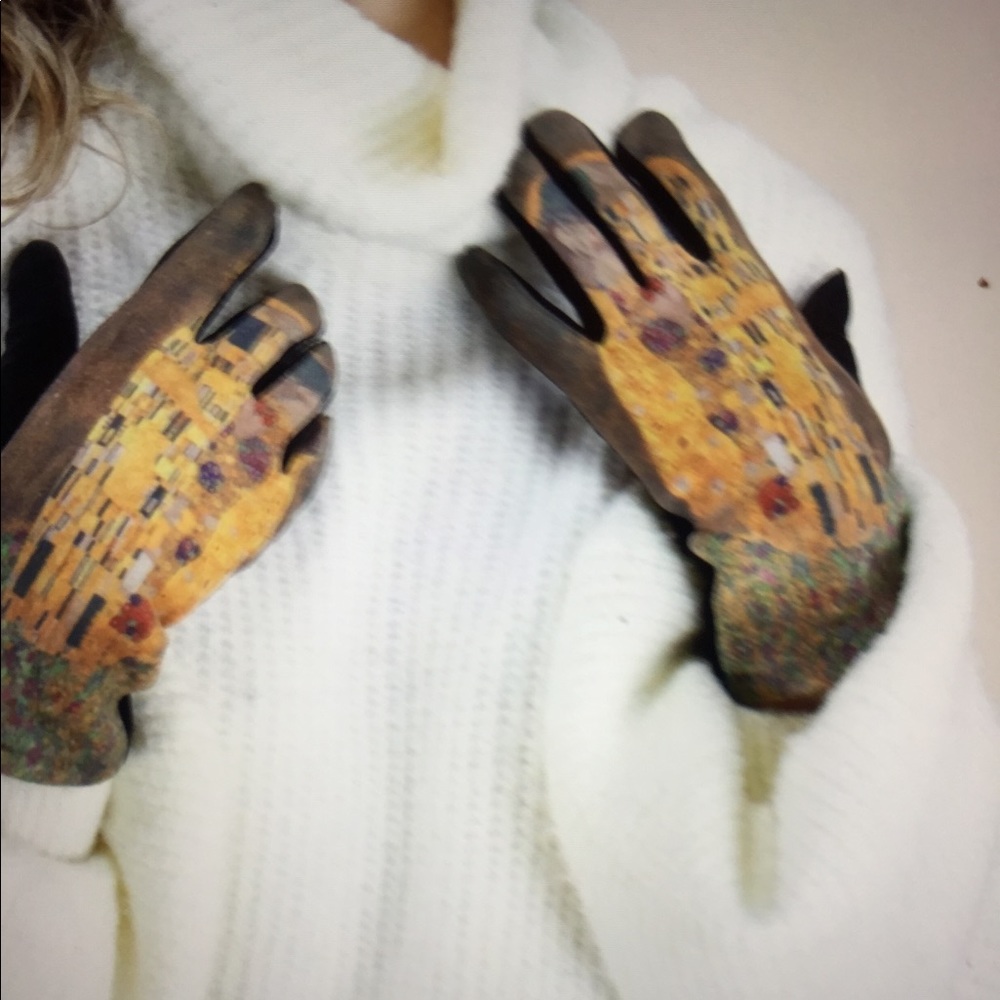 COPY - COPY - COPY - The Kiss museum art gloves
